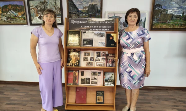 Обзор у книжной выставки &laquo;Прекрасное пленяет нас всегда&raquo;
